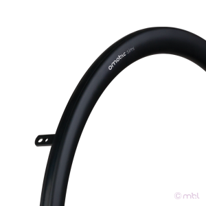 Pushrim OMOBIC SIMI H 26'', 565 mm fitting distance, with silicone strip, black hard anod. aluminium, with 6 splices